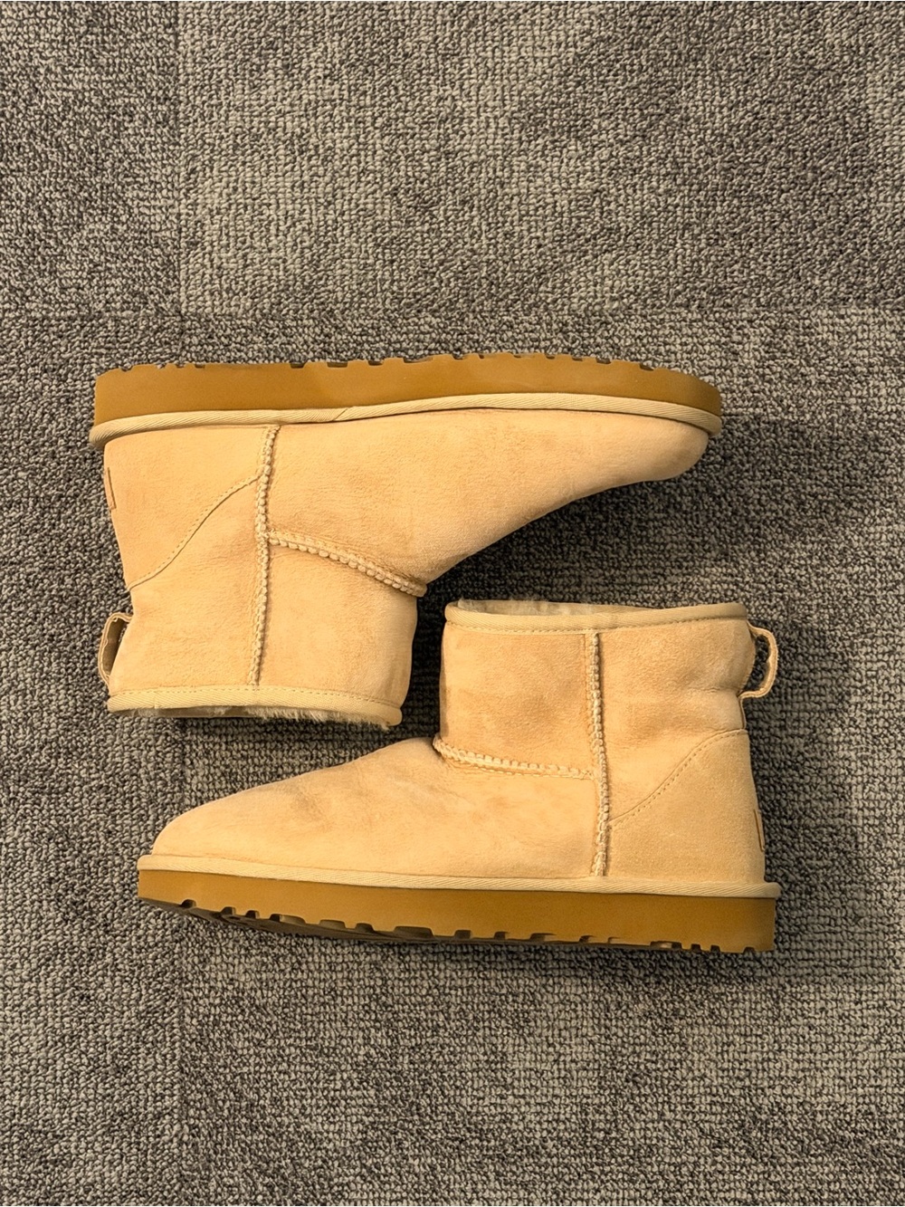 UGG Mini II Boots - Picture 2 of 4